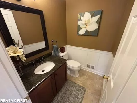 Bath - 50187 Madison, Macomb, MI 48044 photo 1 of 8
