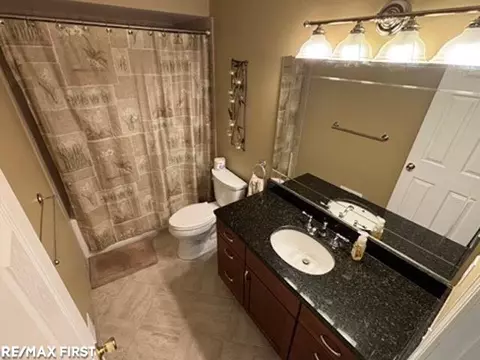 Bath - 50187 Madison, Macomb, MI 48044 photo 5 of 8