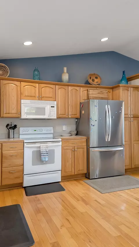 Kitchen - 5241 Pointview, Harrison, MI 48625 photo 5 of 6