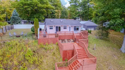 5241 Pointview, Harrison, MI 48625
