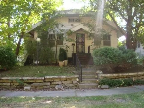 930 Belmont, Flint, MI 48503