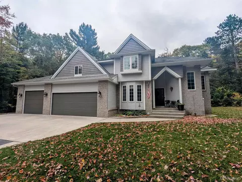 51 Oak Hl, Marquette, MI 49855