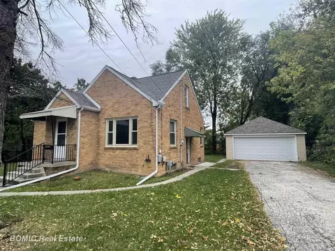 2016 Houghton, Saginaw, MI 48602