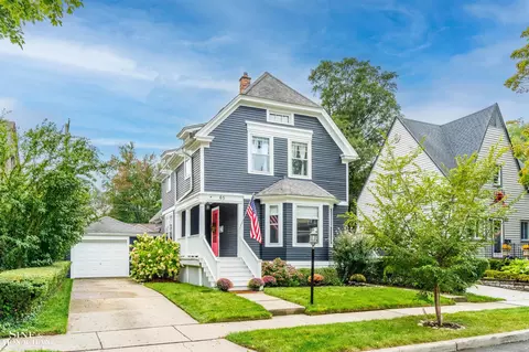 65 Mapleton, Grosse Pointe Farms, MI 48236