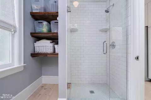 Bath - 65 Mapleton, Grosse Pointe Farms, MI 48236 photo 2 of 4