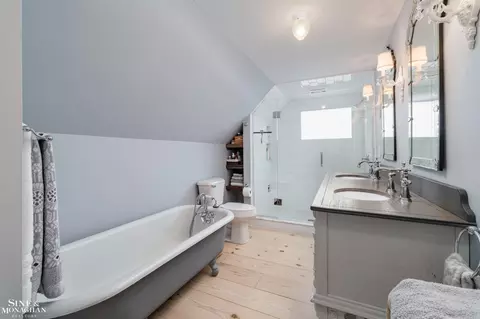 Bath - 65 Mapleton, Grosse Pointe Farms, MI 48236 photo 3 of 4