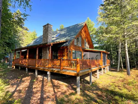 2905 W Michigan Shrs, Gulliver, MI 49840