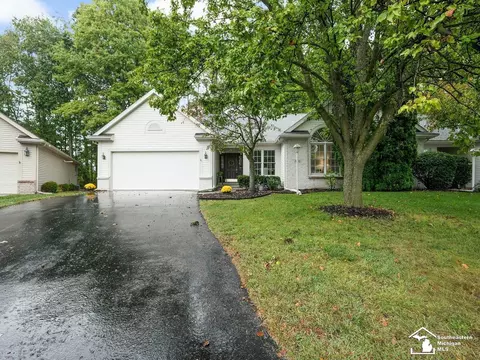 902 Hickory Crk, Temperance, MI 48182