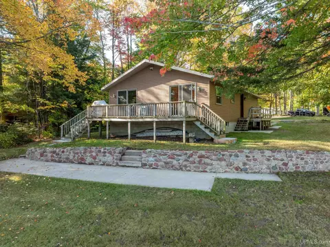 3954 Hayward, Munising, MI 49862