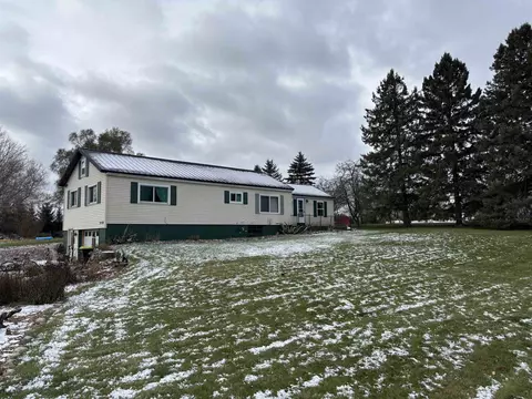 2458 E Surrey, Clare, MI 48617