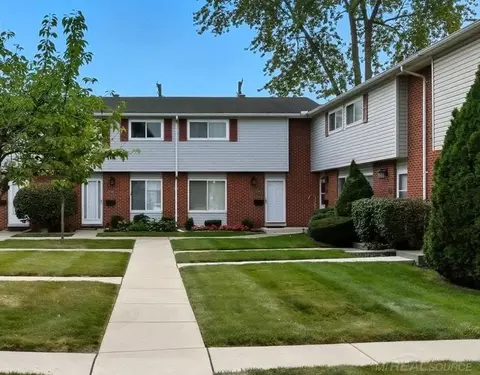 27920 Eastwick Sq, Roseville, MI 48066
