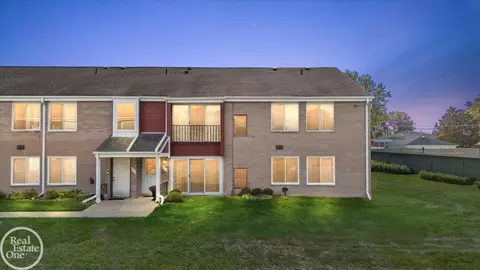 606 Sunset UNIT 45, Saint Clair Shores, MI 48082