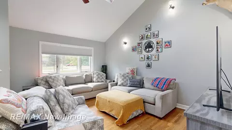 Living - 6037 Scott, Mount Morris, MI 48458 photo 2 of 2