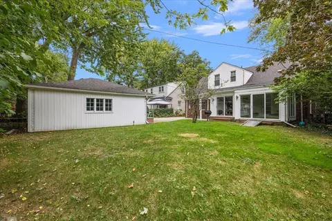 Exterior - 1485 Torrey, Grosse Pointe Woods, MI 48236 photo 7 of 11