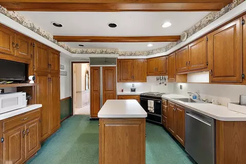 Kitchen - 1485 Torrey, Grosse Pointe Woods, MI 48236 photo 5 of 5