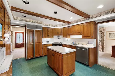 Kitchen - 1485 Torrey, Grosse Pointe Woods, MI 48236 photo 2 of 5