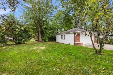 Exterior - 1485 Torrey, Grosse Pointe Woods, MI 48236 photo 8 of 11