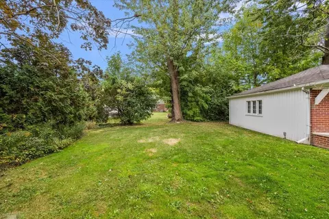 Exterior - 1485 Torrey, Grosse Pointe Woods, MI 48236 photo 10 of 11