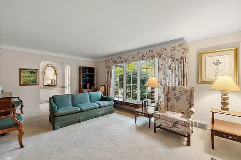 Living - 1485 Torrey, Grosse Pointe Woods, MI 48236 photo 3 of 5