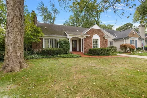 Exterior - 1485 Torrey, Grosse Pointe Woods, MI 48236 photo 3 of 11