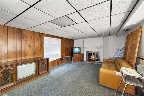 Living - 1485 Torrey, Grosse Pointe Woods, MI 48236 photo 4 of 5