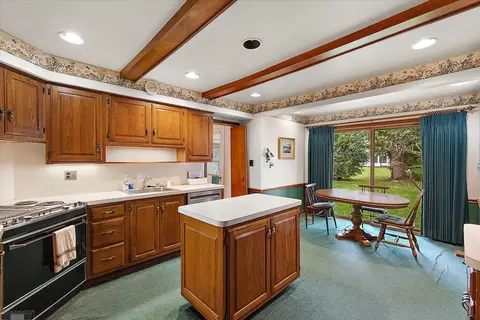 Kitchen - 1485 Torrey, Grosse Pointe Woods, MI 48236 photo 3 of 5