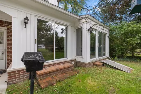 Exterior - 1485 Torrey, Grosse Pointe Woods, MI 48236 photo 9 of 11