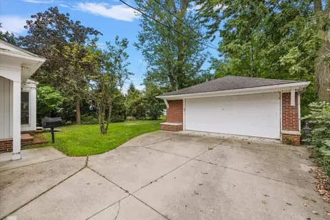 Exterior - 1485 Torrey, Grosse Pointe Woods, MI 48236 photo 11 of 11