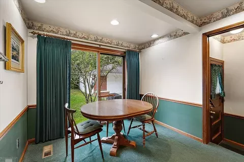 Dining - 1485 Torrey, Grosse Pointe Woods, MI 48236 photo 6 of 6