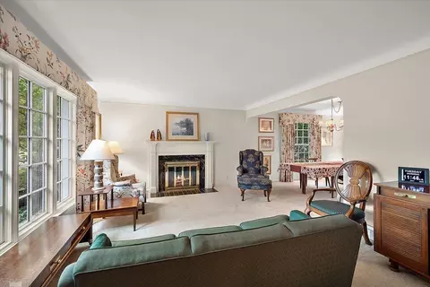 Living - 1485 Torrey, Grosse Pointe Woods, MI 48236 photo 2 of 5