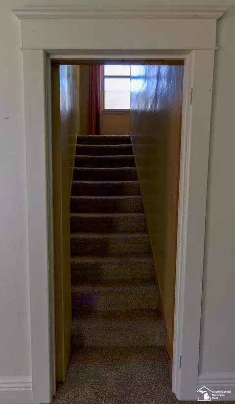 Entry Way - 824 Smith, Monroe, MI 48161 photo 1 of 4