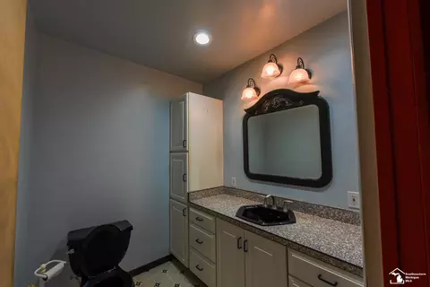 Bath - 824 Smith, Monroe, MI 48161 photo 1 of 3