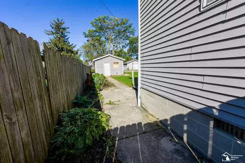 Exterior - 824 Smith, Monroe, MI 48161 photo 7 of 7