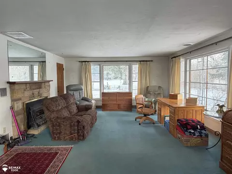 Living - 3360 Beecher, Flint, MI 48532 photo 3 of 4