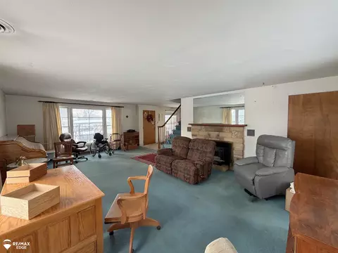Living - 3360 Beecher, Flint, MI 48532 photo 2 of 4