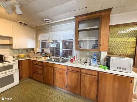 Kitchen - 3360 Beecher, Flint, MI 48532 photo 2 of 2