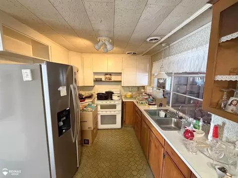 Kitchen - 3360 Beecher, Flint, MI 48532 photo 1 of 2