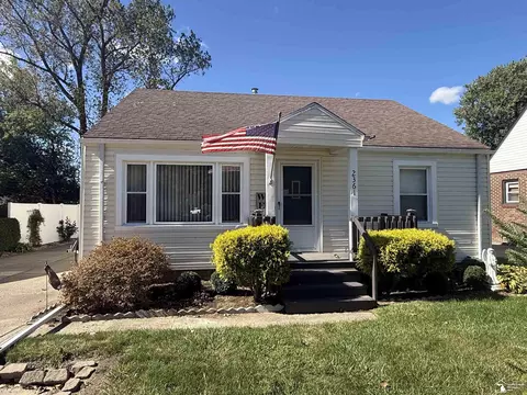 2361 Vivian, Monroe, MI 48162 photo 2