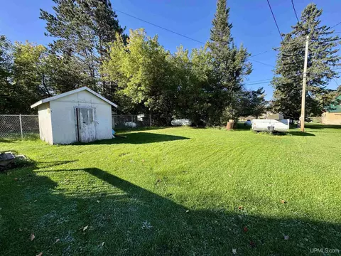 329 Maple, Amasa, MI 49903 photo 2