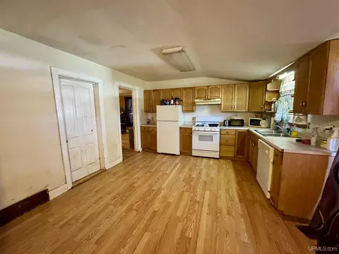329 Maple, Amasa, MI 49903 photo 3
