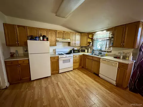 329 Maple, Amasa, MI 49903 photo 4