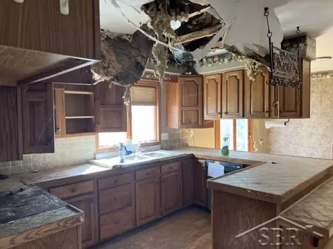 Kitchen - 9013 S Shepherd, Shepherd, MI 48883 photo 1 of 1