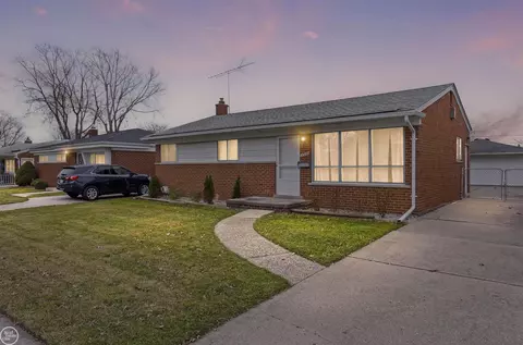 16850 May, Eastpointe, MI 48021
