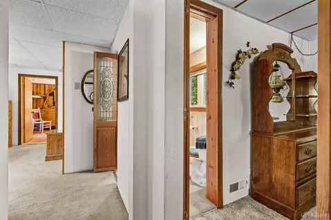Entry Way - 85 2nd, Laurium, MI 49913 photo 3 of 5