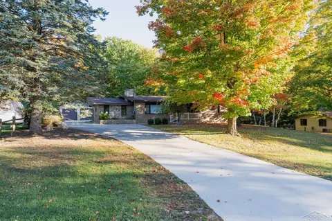 3235 Oakland, Clare, MI 48617