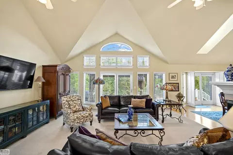 Living - 19312 River Vly, Macomb, MI 48044 photo 3 of 4