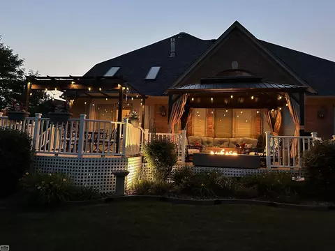 Exterior - 19312 River Vly, Macomb, MI 48044 photo 5 of 12