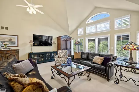 Living - 19312 River Vly, Macomb, MI 48044 photo 4 of 4