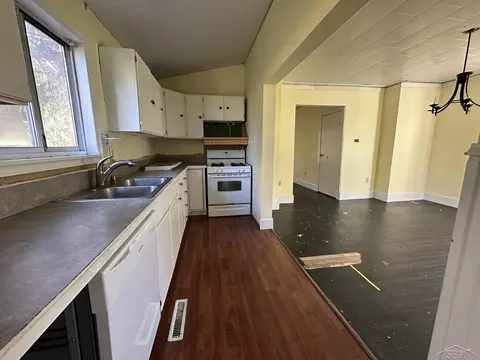 Kitchen - 4885 Diener, Hemlock, MI 48626 photo 2 of 2