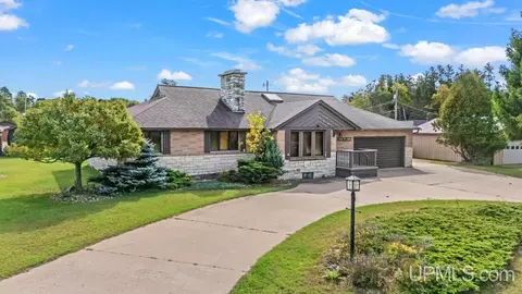 2216 S Carpenter, Kingsford, MI 49802